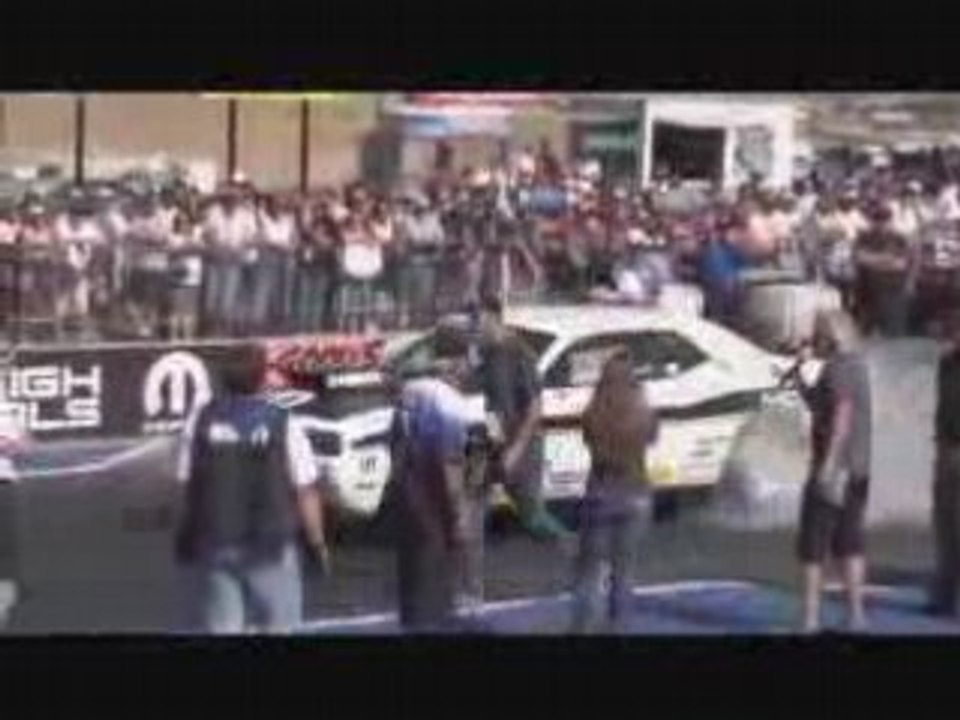The New Mopar's Drag Machine : Dodge Challenger