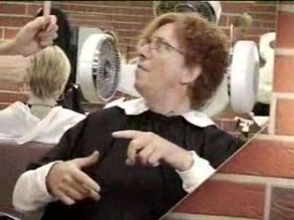 Olli Dittrich alias Ruediger Wuttke beim Friseur