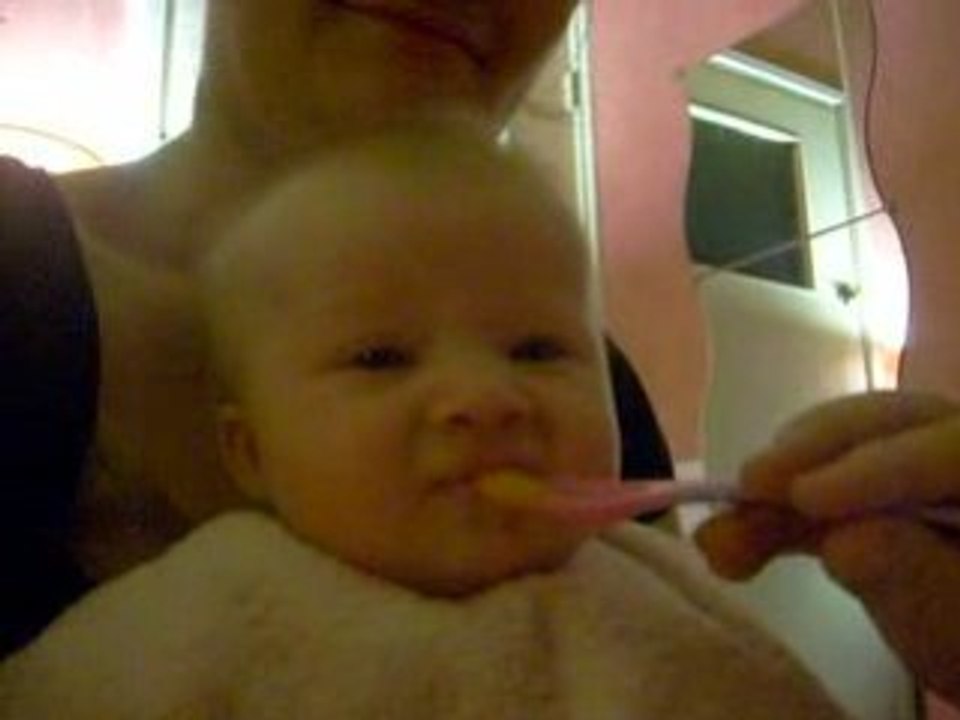 1 er miam semi solide  pour lily