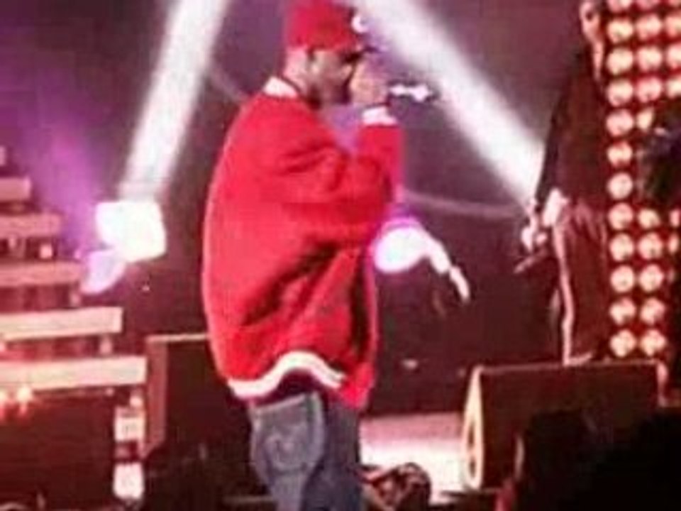 Dailymotion - Booba Jette ca bouteille sur le public,, une v