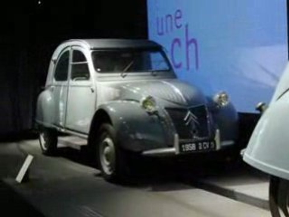 Défilé des 2CV à la cité des sciences de La Villette