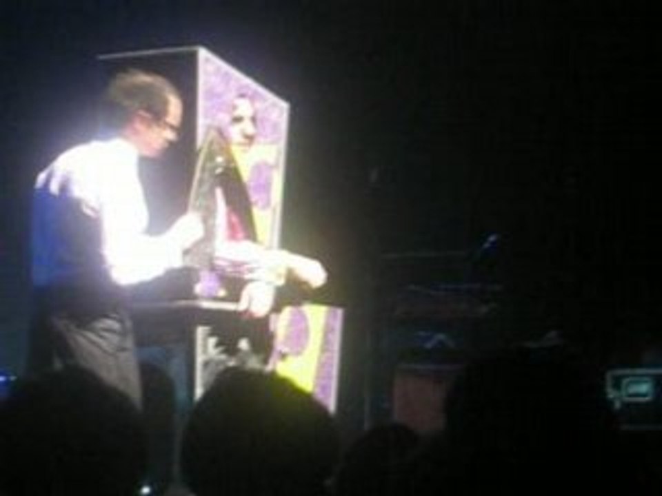 Gonzales_mis_en_boite_olympia_01_12_08