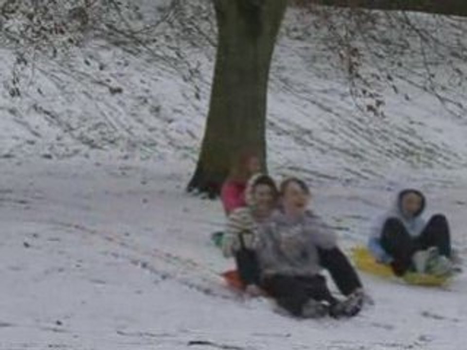 Snow shuts 200 schools