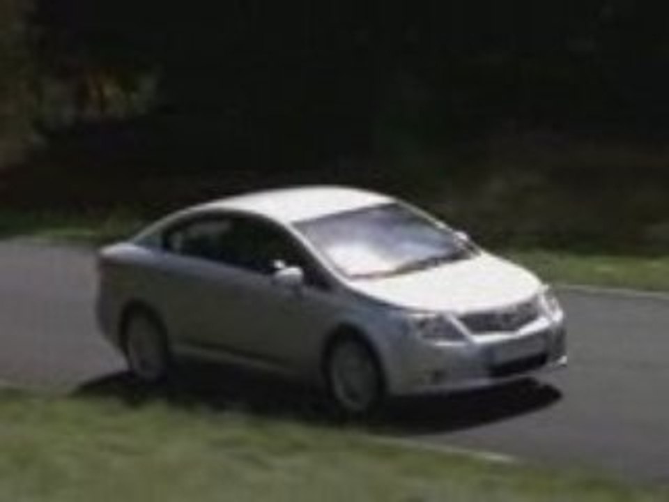 2009 toyota avensis advertising