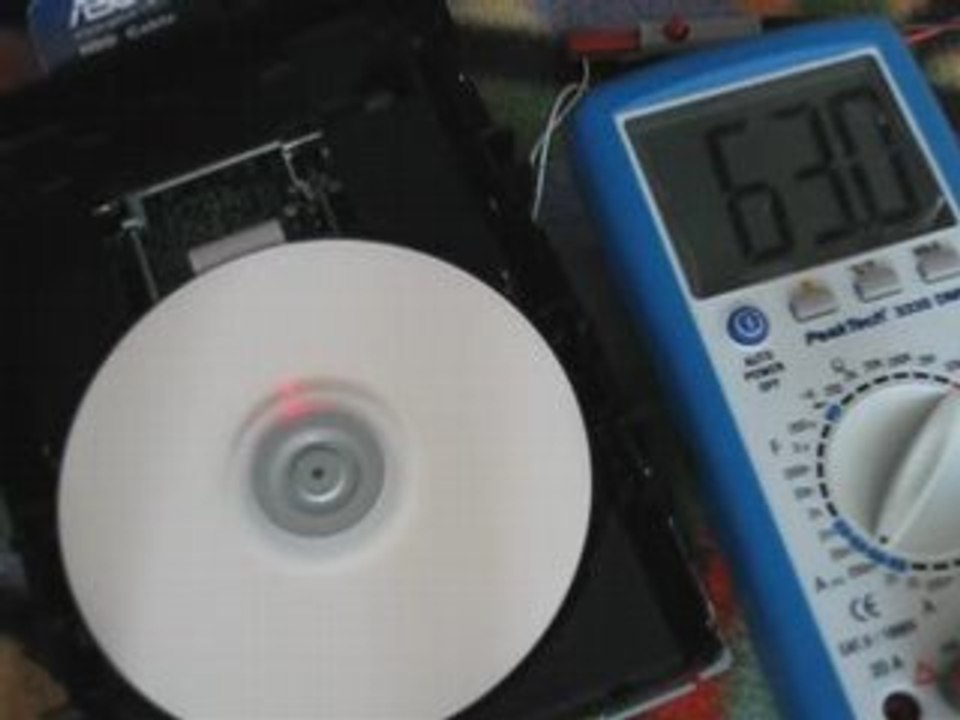 Open DVD-Burner trying to read a dvd, measuring the diode