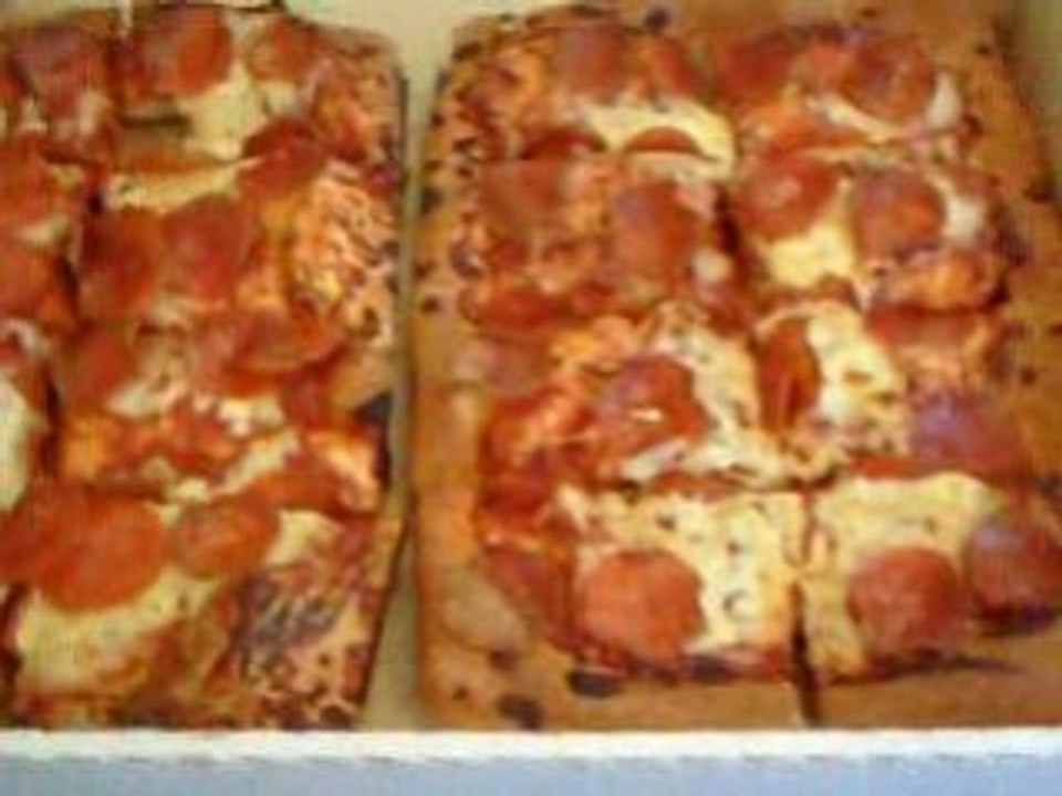 Panormous Pizza Hut Special. Panormous pizza review