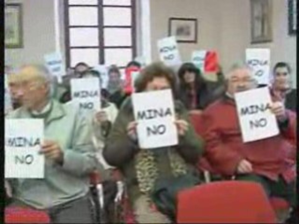 El pleno de Tapia se opone a la mina en Salave 2008