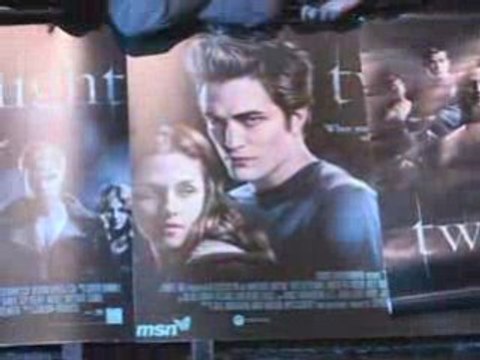 Twilight premiere fans scream for Robert Pattinson
