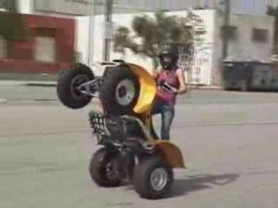 Petite en quad