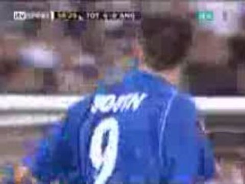 chercheur de balle frappe le jouer dans ses couilles!!