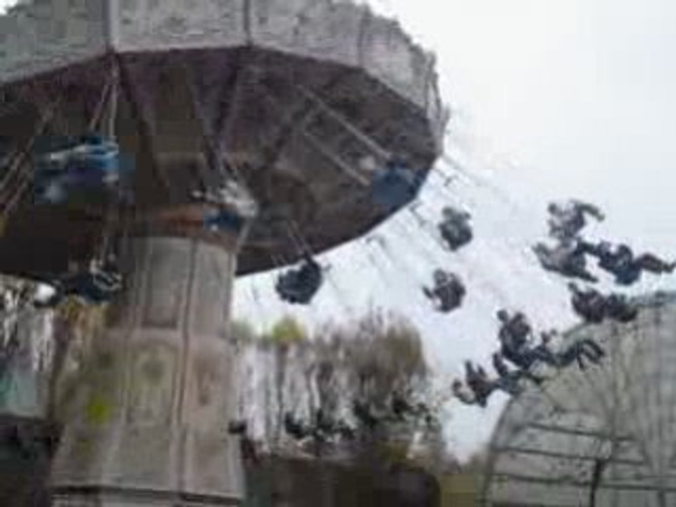 LES CHAISES VOLANTES DU PARC ASTERIX