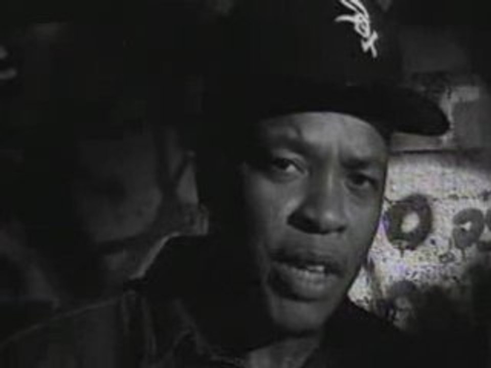 Dr. Dre featuring Snoop Doggy Dogg - 187UM