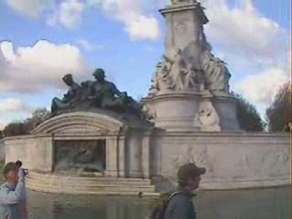 [Uk] Londres 1.6 - Queen Victoria memory - 22-11-08, 11h48