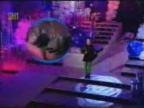 AŞKIN NUR YENGİ ZEHİR GİBİSİN