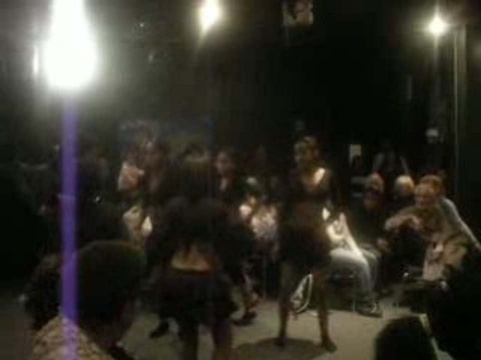 DANSEUSES CAPS AU FORUM DU CAP VERT FNAC