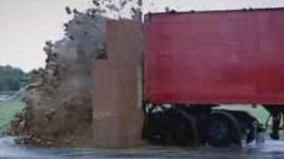 Camion crash test 2 truck crashtest stunt