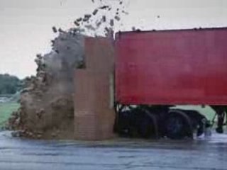 Camion crash test 2 truck crashtest stunt