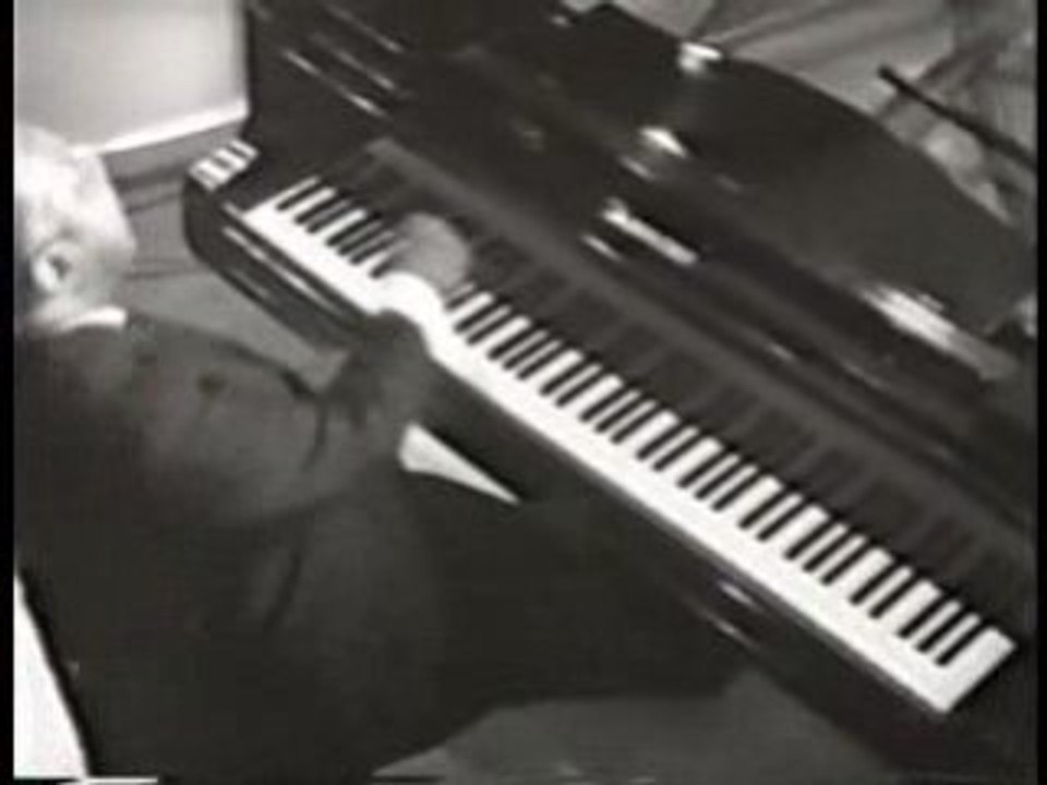 I Need To Be Bee'd With - Count Basie