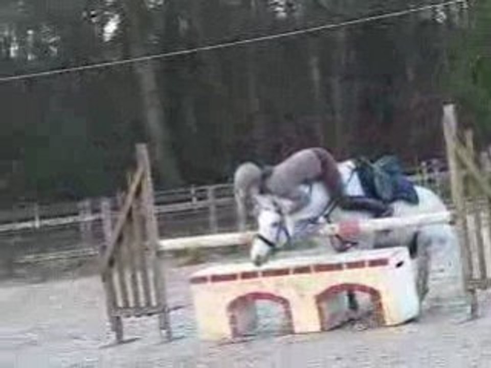 Alizée et Nora... chute sur le mur