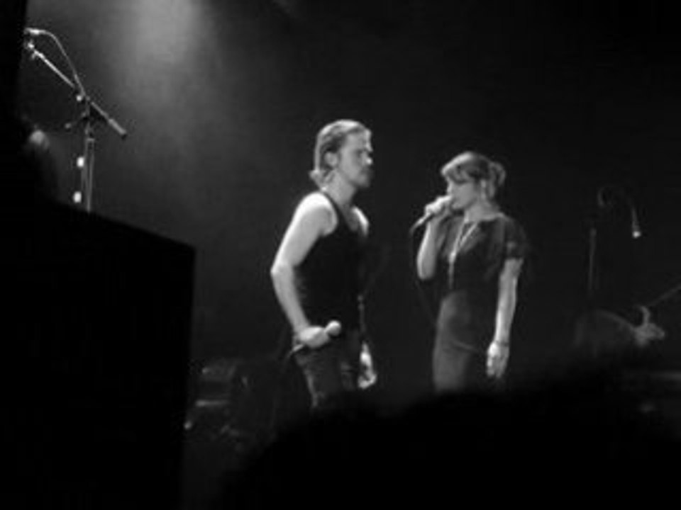 Julien Doré en duo avec Melanie Pain - Helsinki