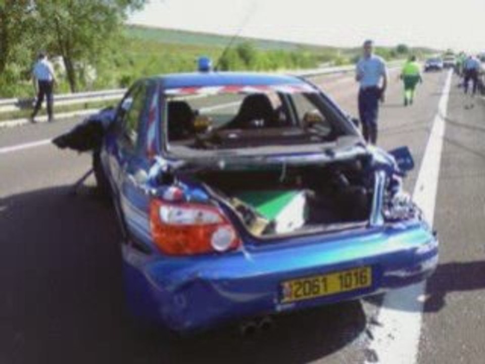 Dans la gendarmerie .... tout les gendarmes rient