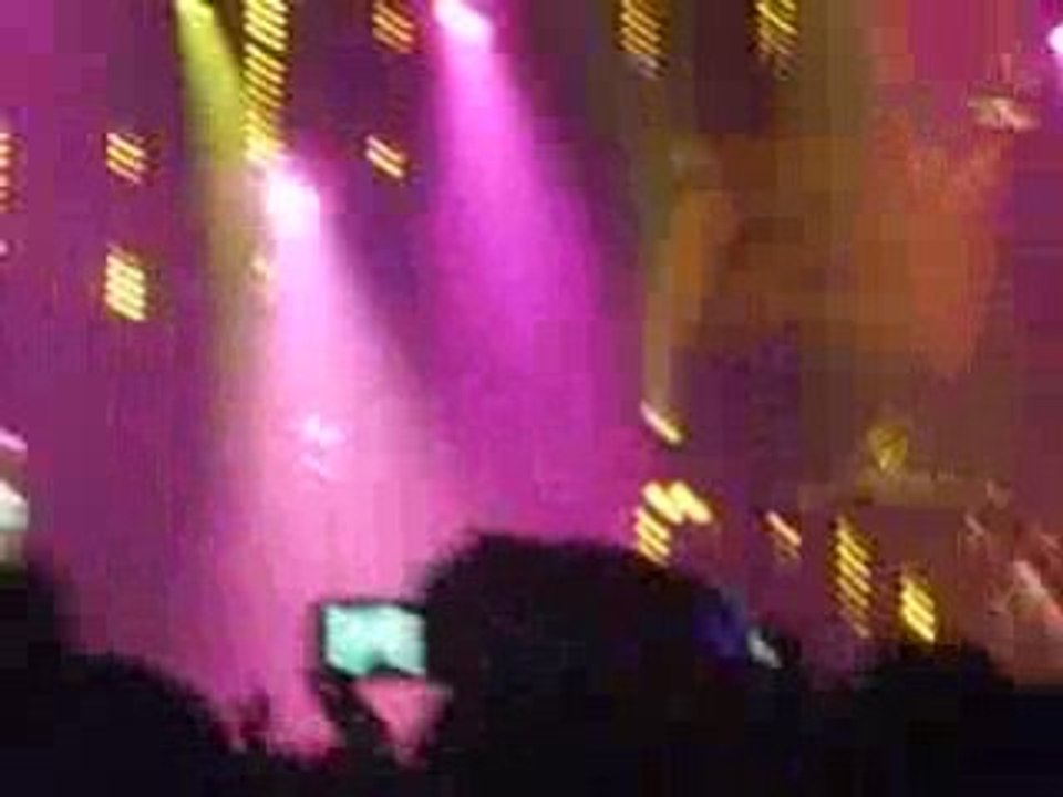 Vinz feat VR - No Dress Code