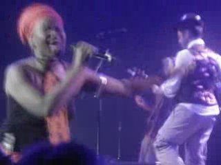 Maé "Va voir ailleurs" 5/12/2008 (Dernier concert Toulon)