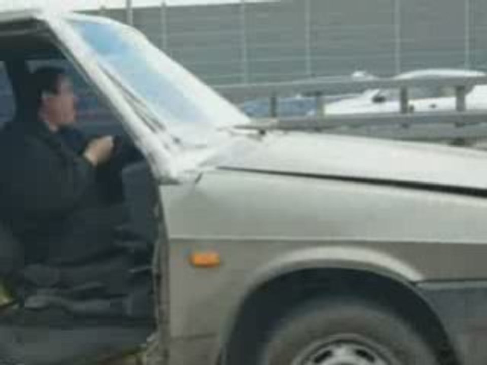 Voiture-accidentee-autoroute