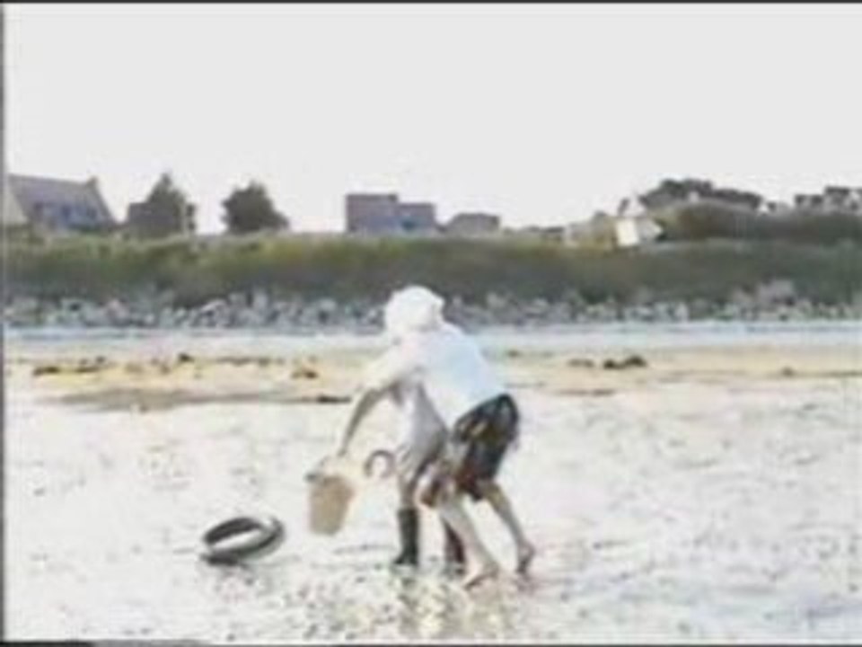 Bao rencontre la vieille sur la plage...
