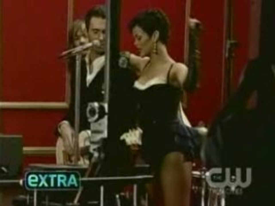 Rihanna and Maroon 5 on Extra