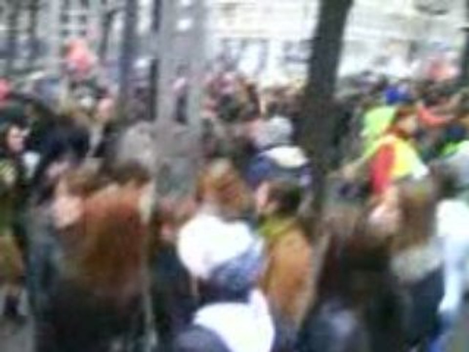 rdv a jean macé manif du 9 dec (by carlito 140)