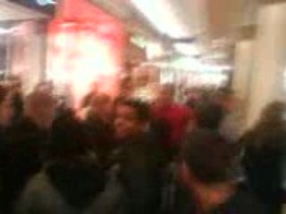 Sécu Part Dieu virent les manifestants (by carlito140)