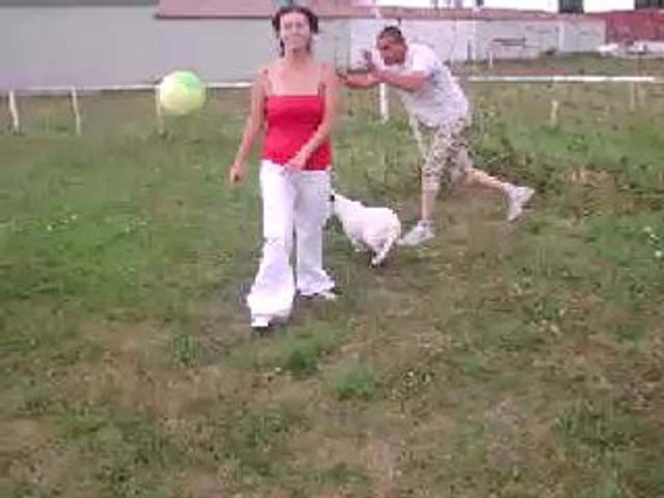 Aout 2008 Lolotte joue au foot