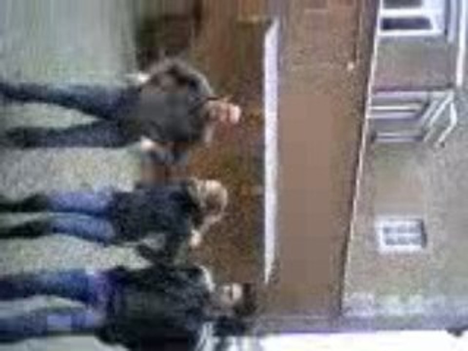 J-N apprend la macarena