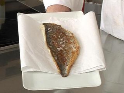 Cuire un filet de daurade à la poêle | Technique de chef