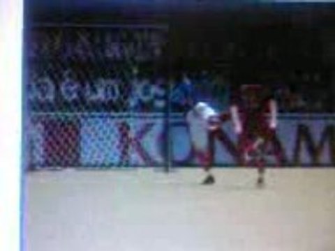 Bug PES 2008 jambe qui se tord (HENRY)