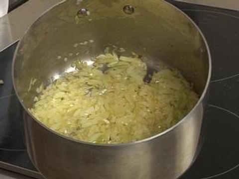 Faire suer un oignon | Technique de chef