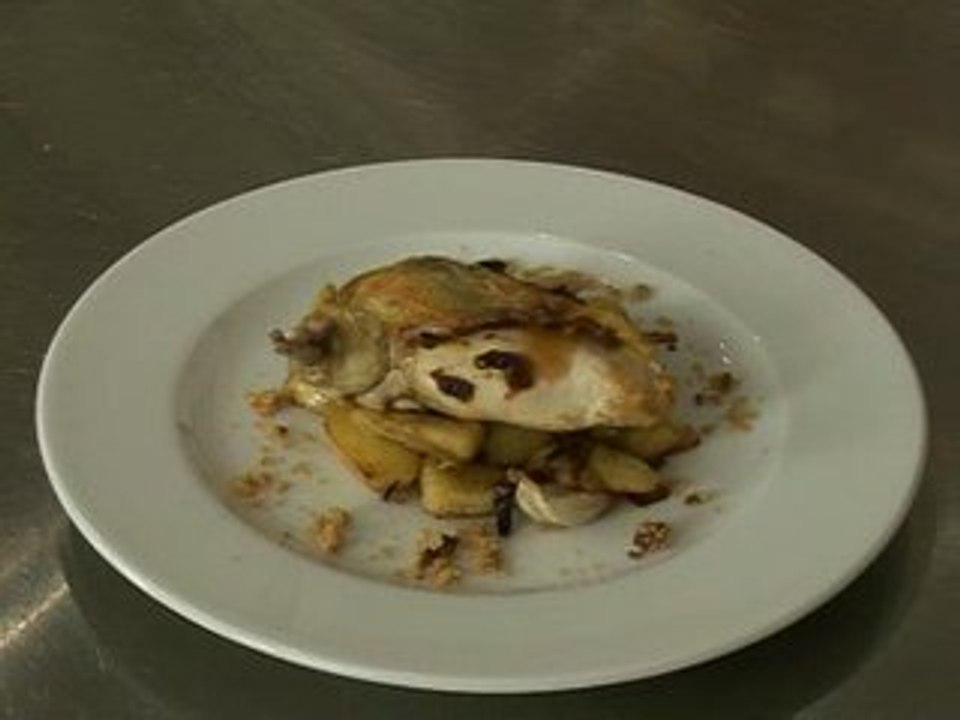 Suprême de volaille au pain d'épices, pommes confites