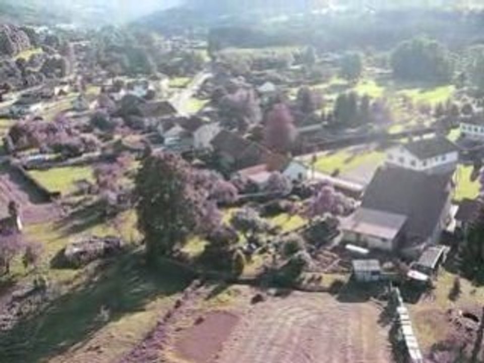 Décolage dans une mongolfière vu de l'intérieur