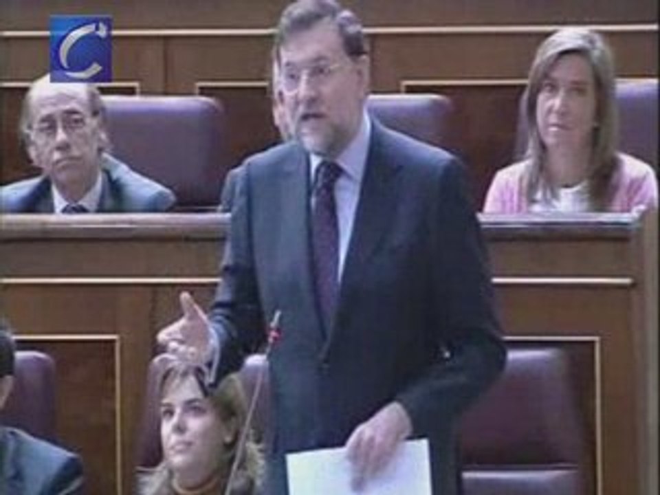 Rajoy asegura que Zapatero 'es sinónimo de paro'