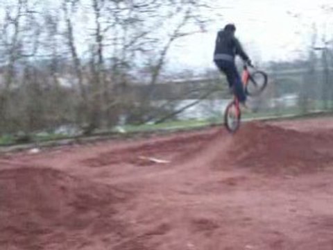 .......... terrain a pont-saint-vincent...........