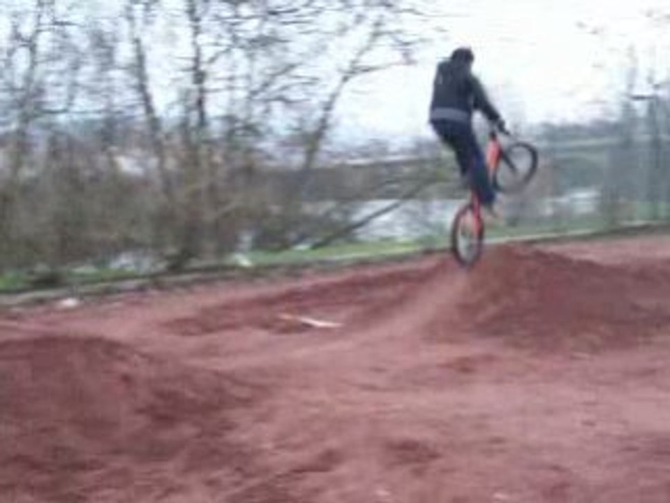 .......... terrain a pont-saint-vincent...........