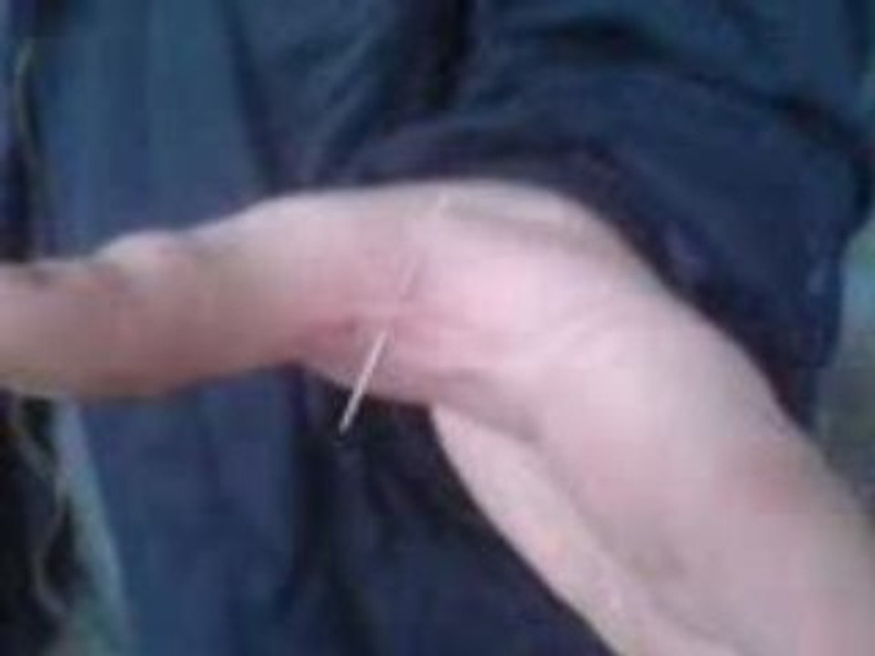 Transperçage de la main