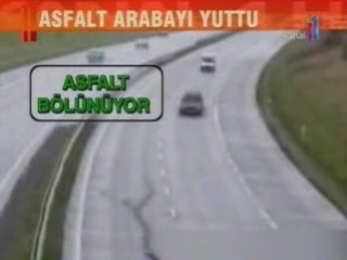 Asfalt Arabayi Yuttu