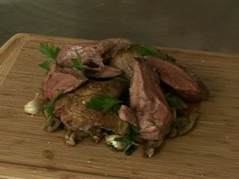 Canard confit aux échalotes et à l'ail