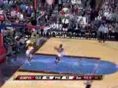 Andre Iguodala with a pretty pass to Elton Brand