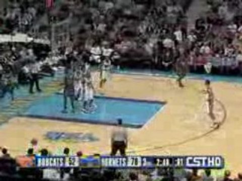 Tyson Chandler sends D.J. Augustin's shot into the stands