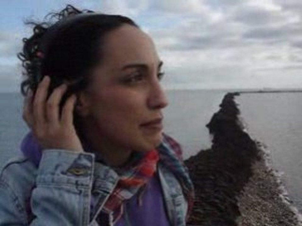 Laura lópez castro listen to samon kawamura's album "unfold"