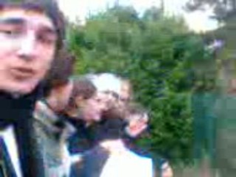 Manisfestation devant la cour du college