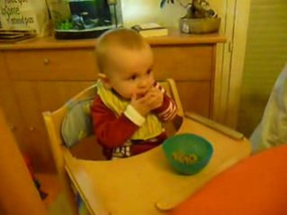 Evan mange des pâtes !